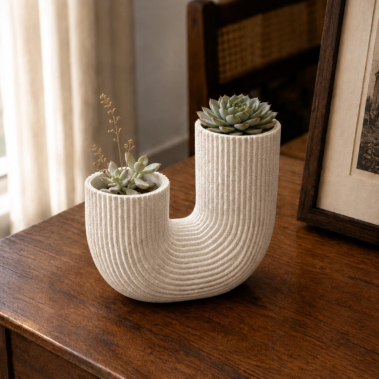Premium Piped Vase (Plastic)