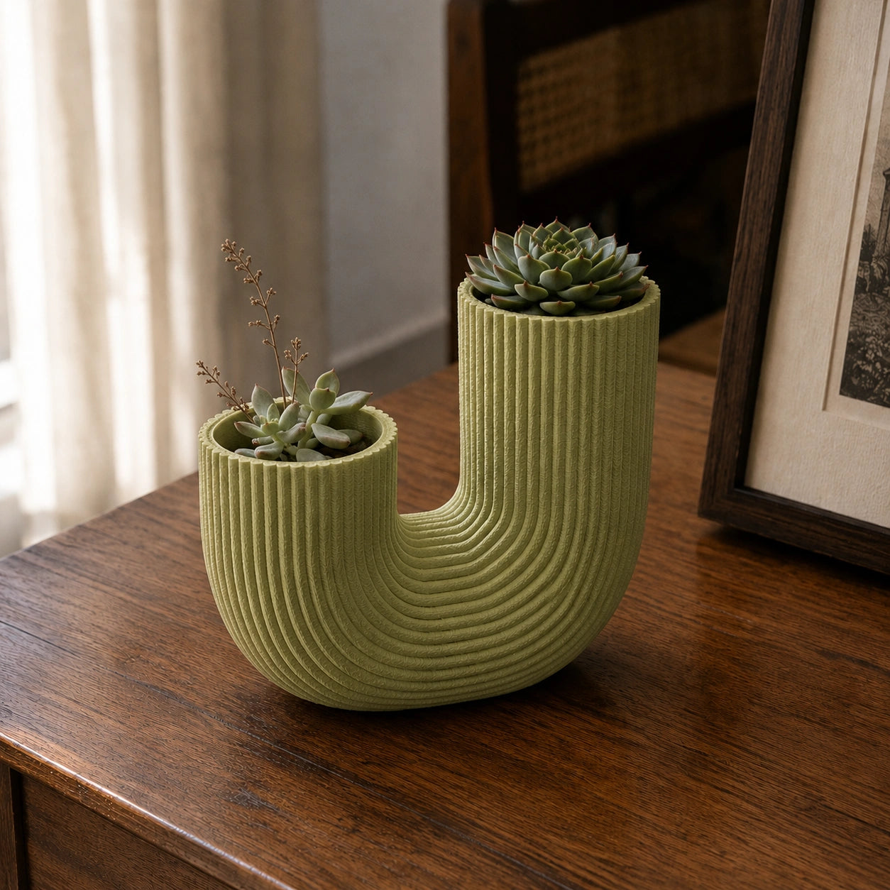 Premium Piped Vase (Plastic)