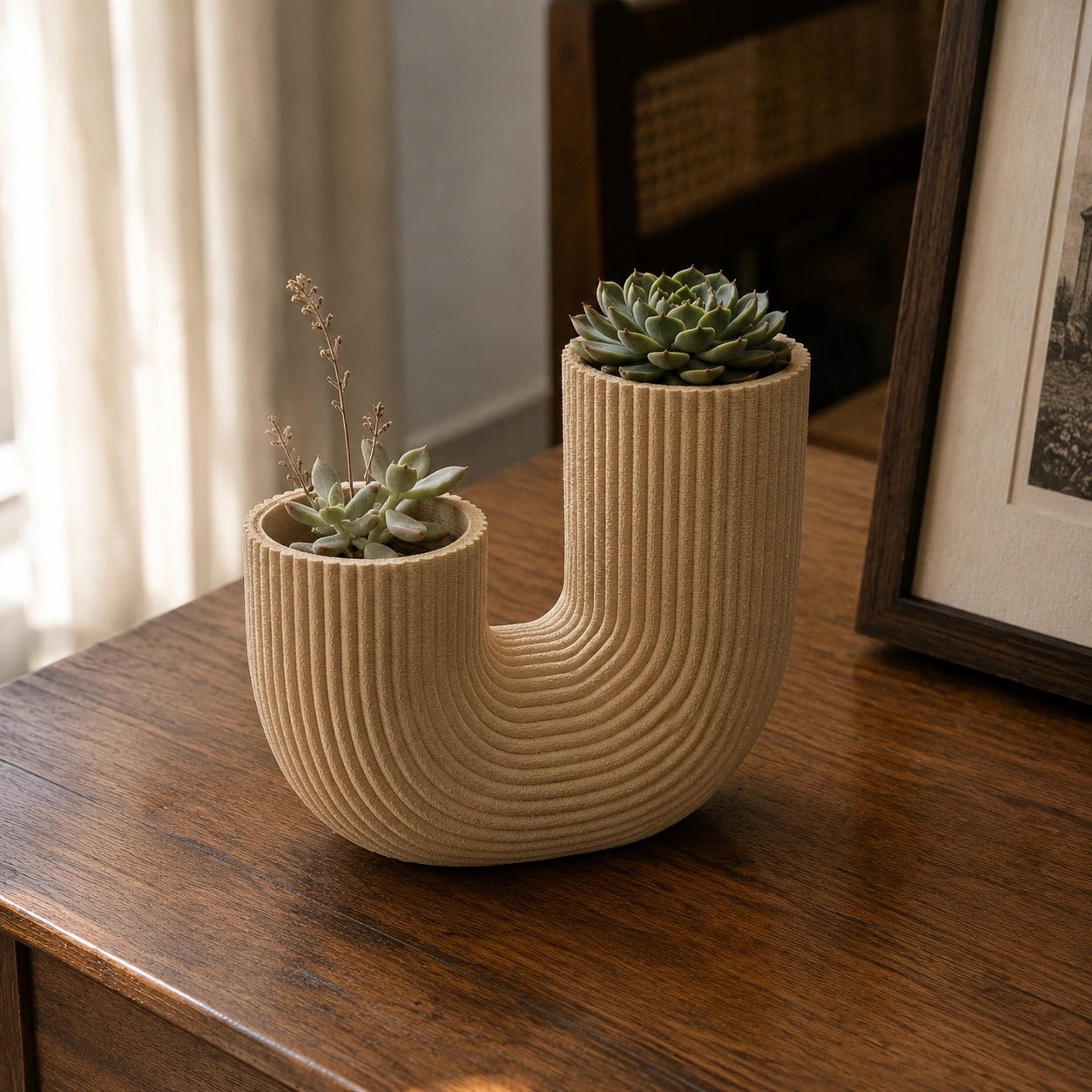 Premium Piped Vase (Plastic)