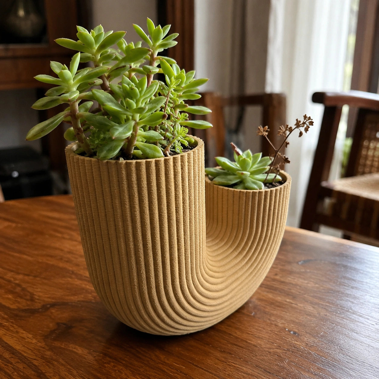 Premium Piped Vase (Plastic)